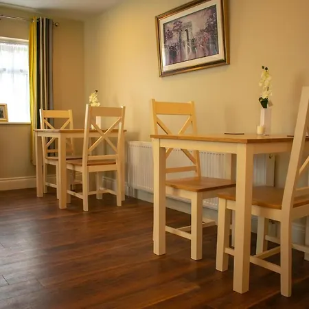 Drumlanaught Cottage Farnham-3